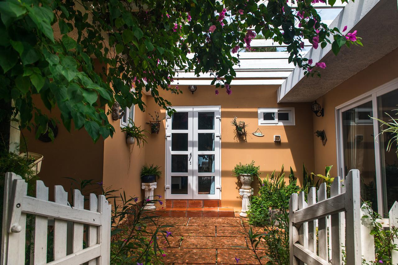 Отель Veranda Beach Place Фантхьет Экстерьер фото