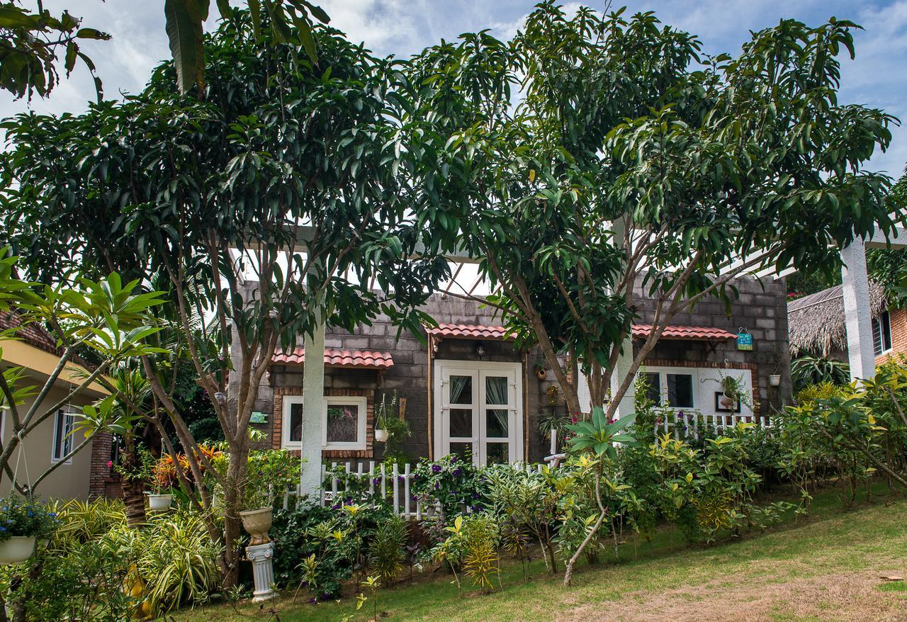 Отель Veranda Beach Place Фантхьет Экстерьер фото