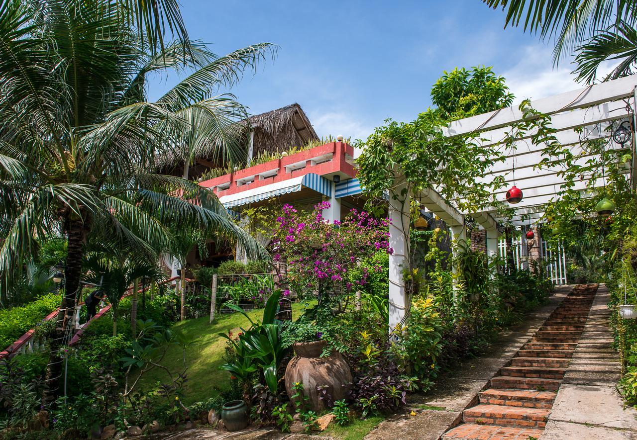 Отель Veranda Beach Place Фантхьет Экстерьер фото