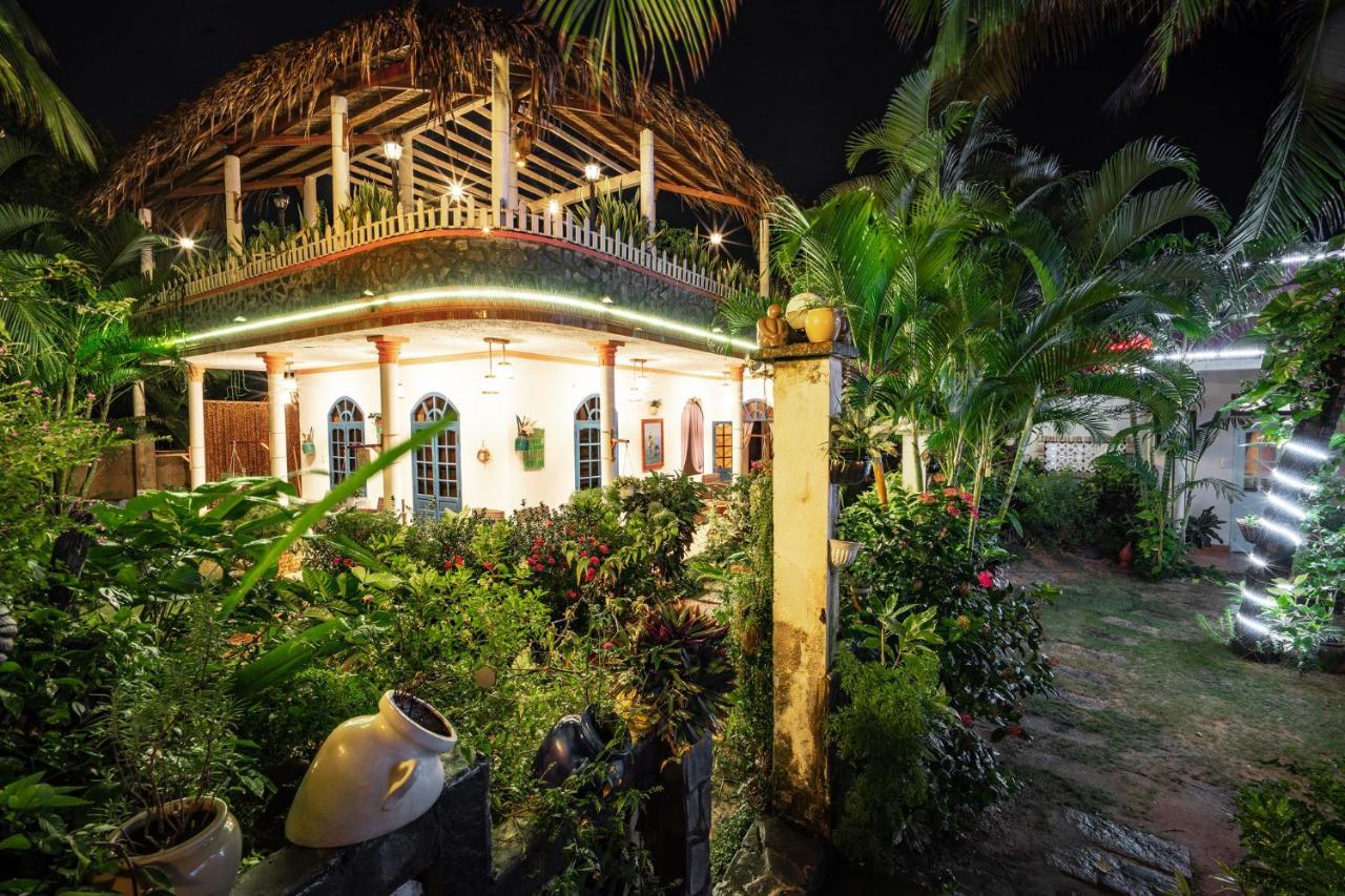 Отель Veranda Beach Place Фантхьет Экстерьер фото