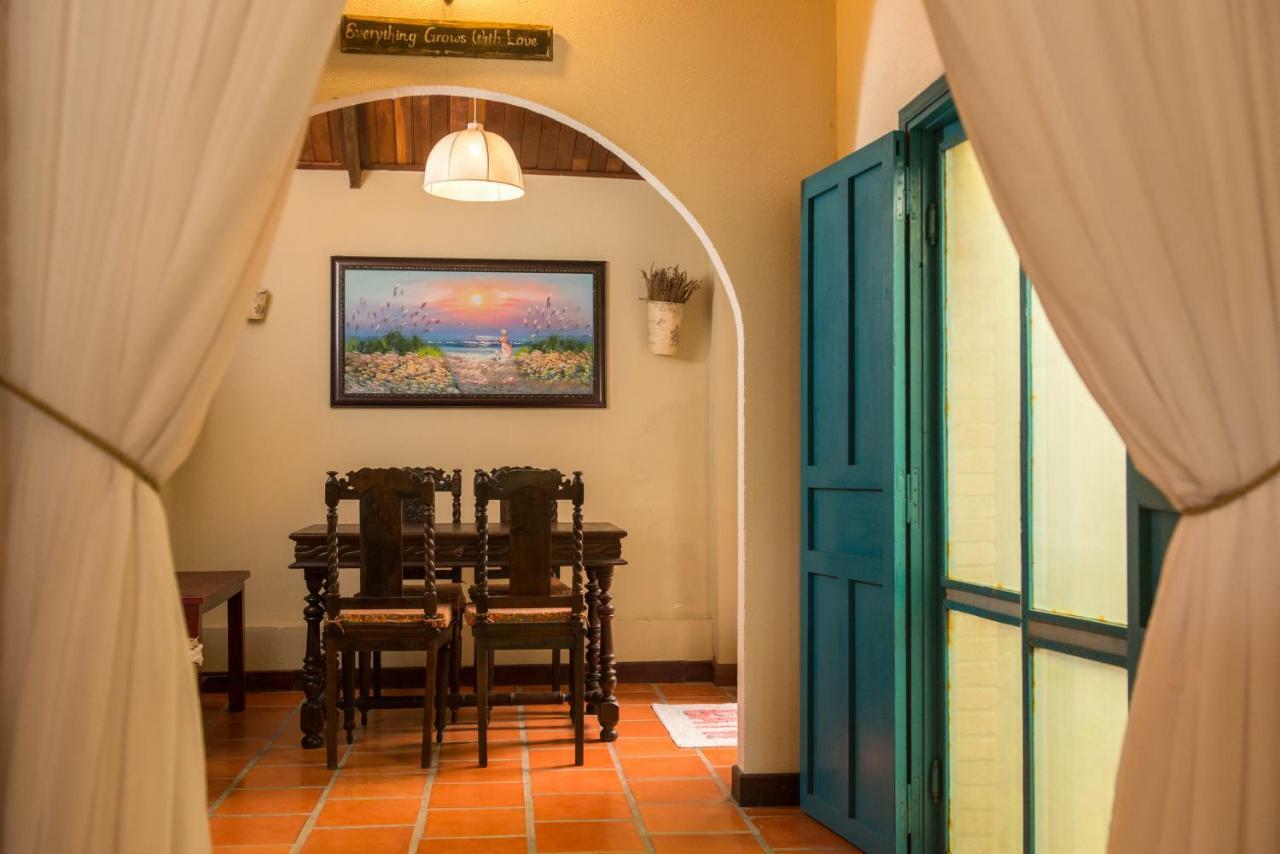Отель Veranda Beach Place Фантхьет Экстерьер фото