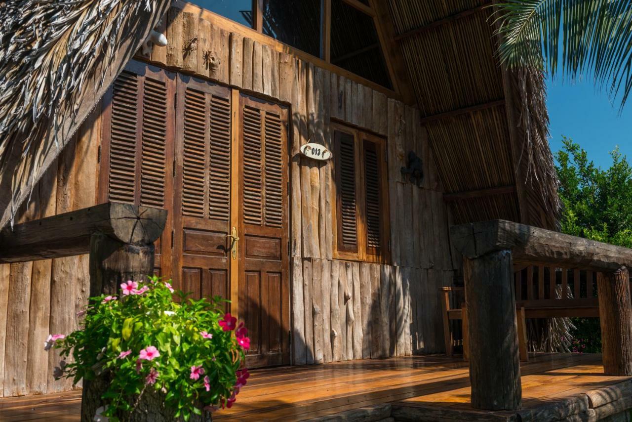 Отель Veranda Beach Place Фантхьет Экстерьер фото