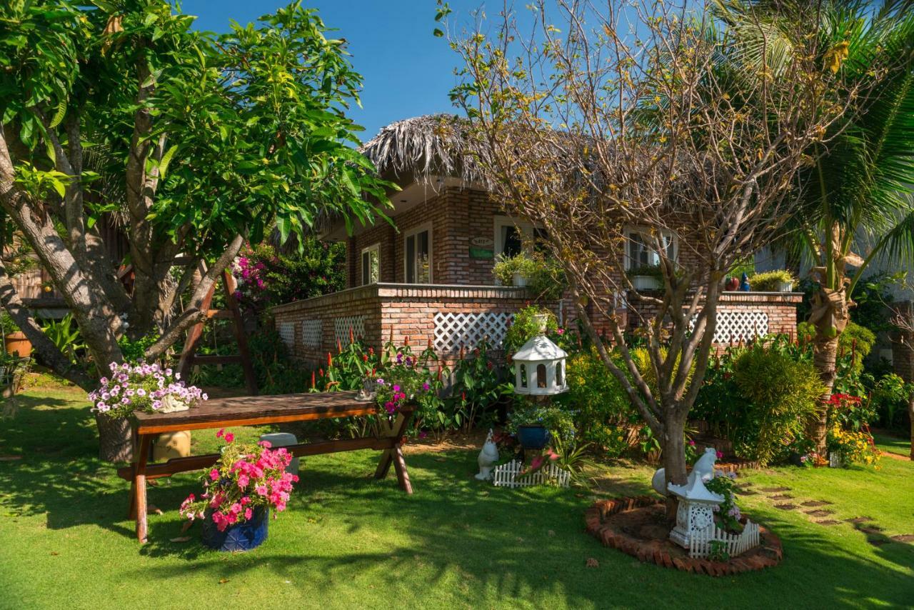 Отель Veranda Beach Place Фантхьет Экстерьер фото