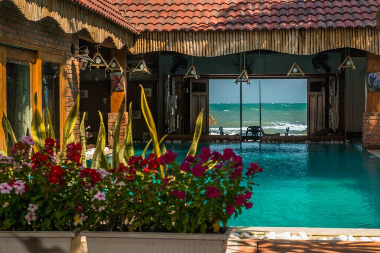 Отель Veranda Beach Place Фантхьет Экстерьер фото