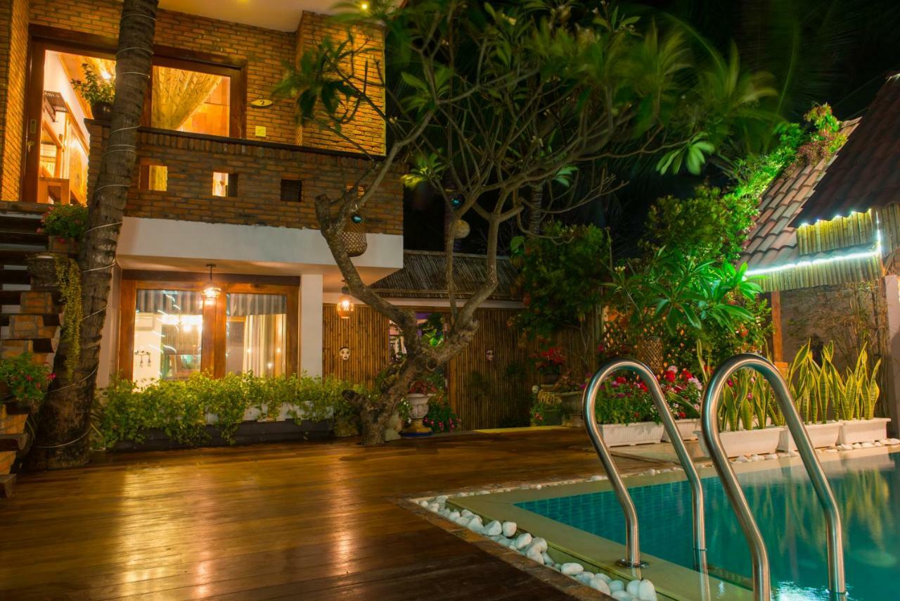 Отель Veranda Beach Place Фантхьет Экстерьер фото