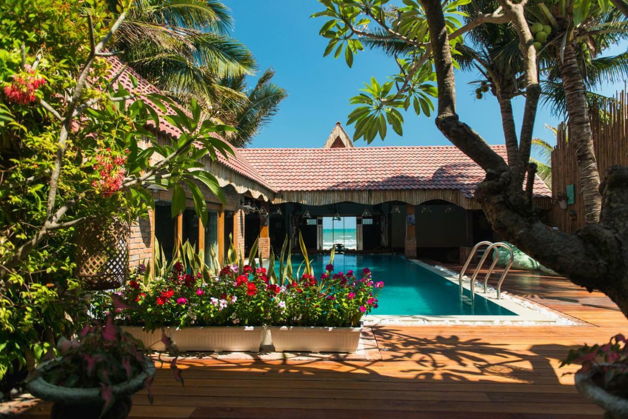 Отель Veranda Beach Place Фантхьет Экстерьер фото