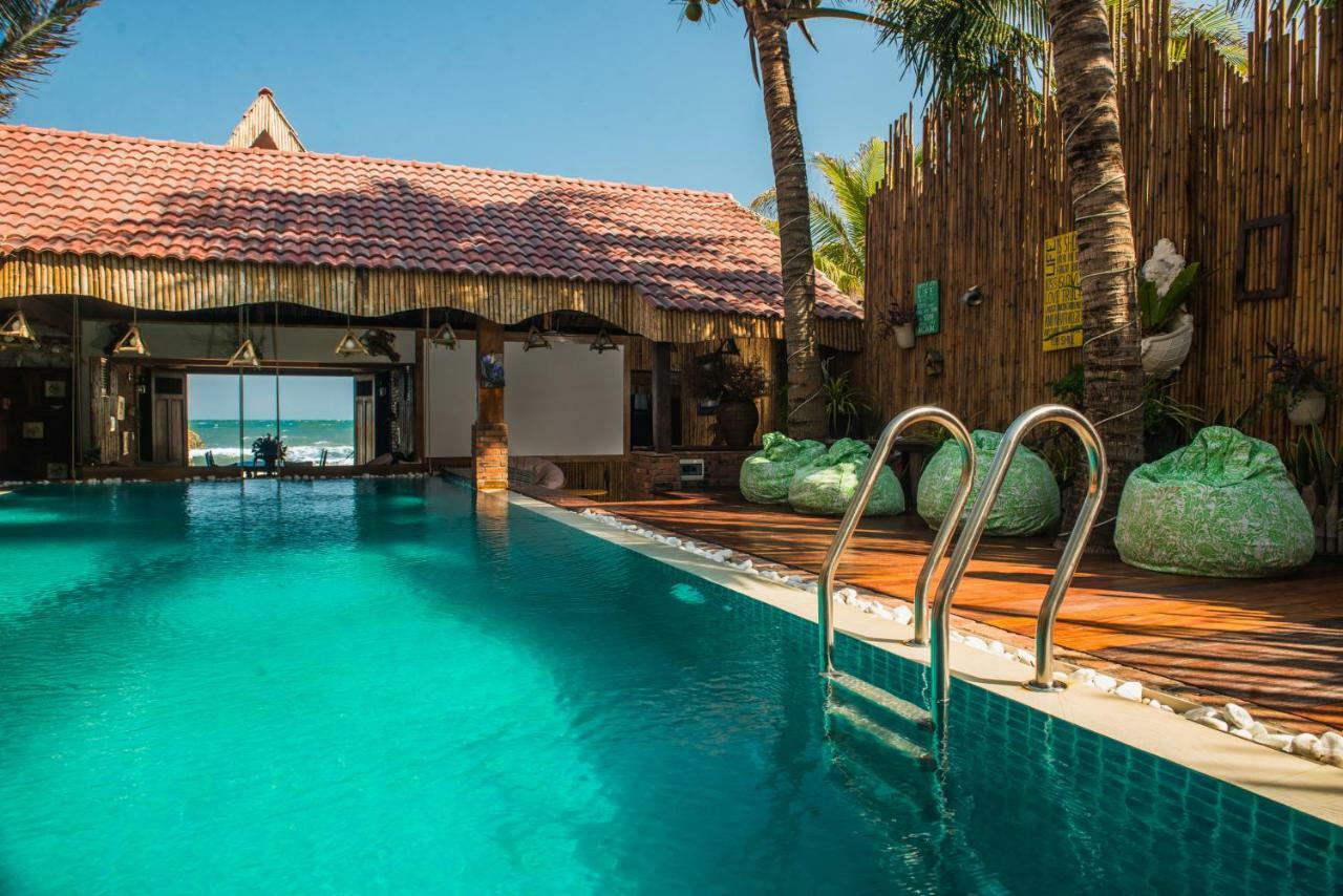 Отель Veranda Beach Place Фантхьет Экстерьер фото