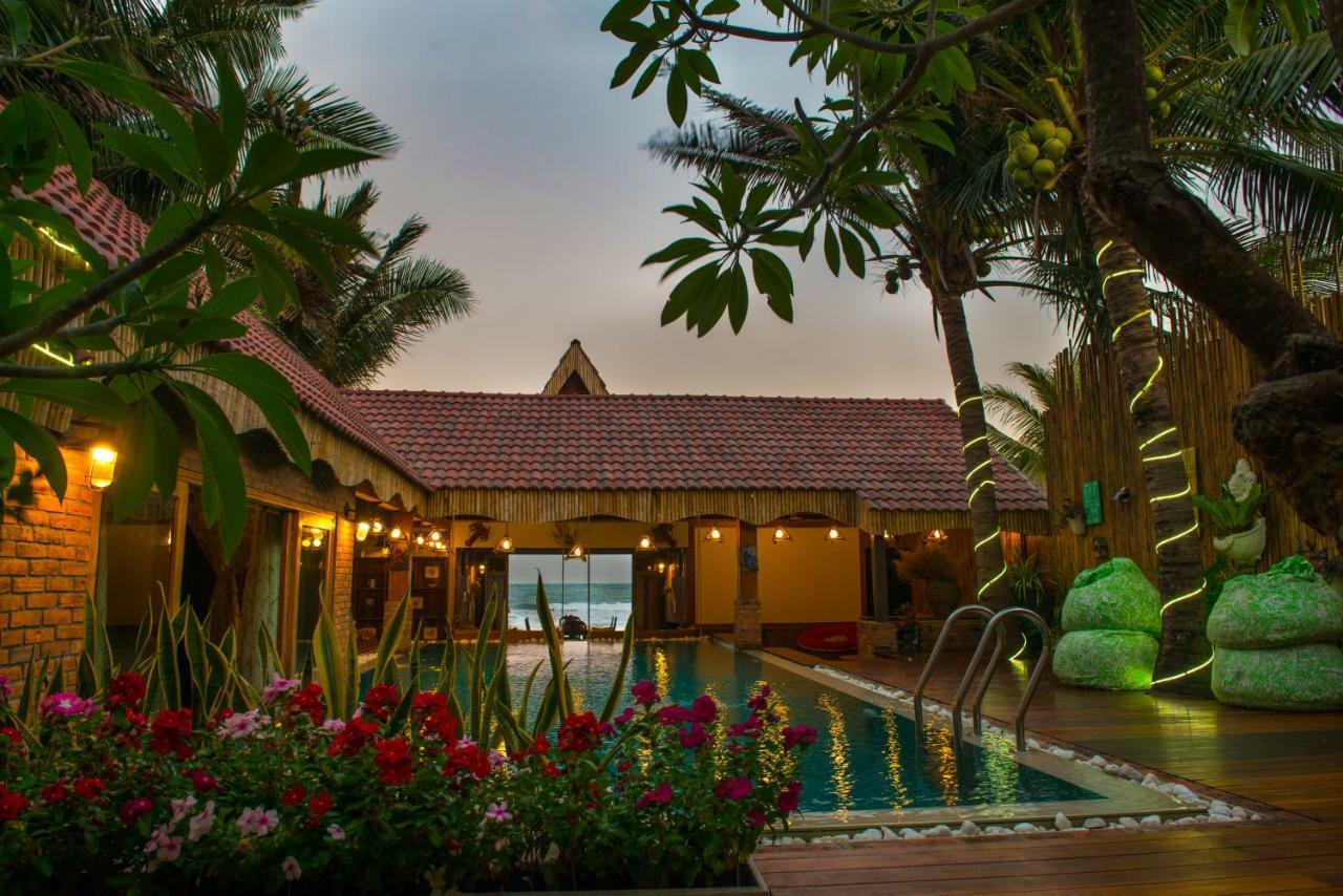 Отель Veranda Beach Place Фантхьет Экстерьер фото