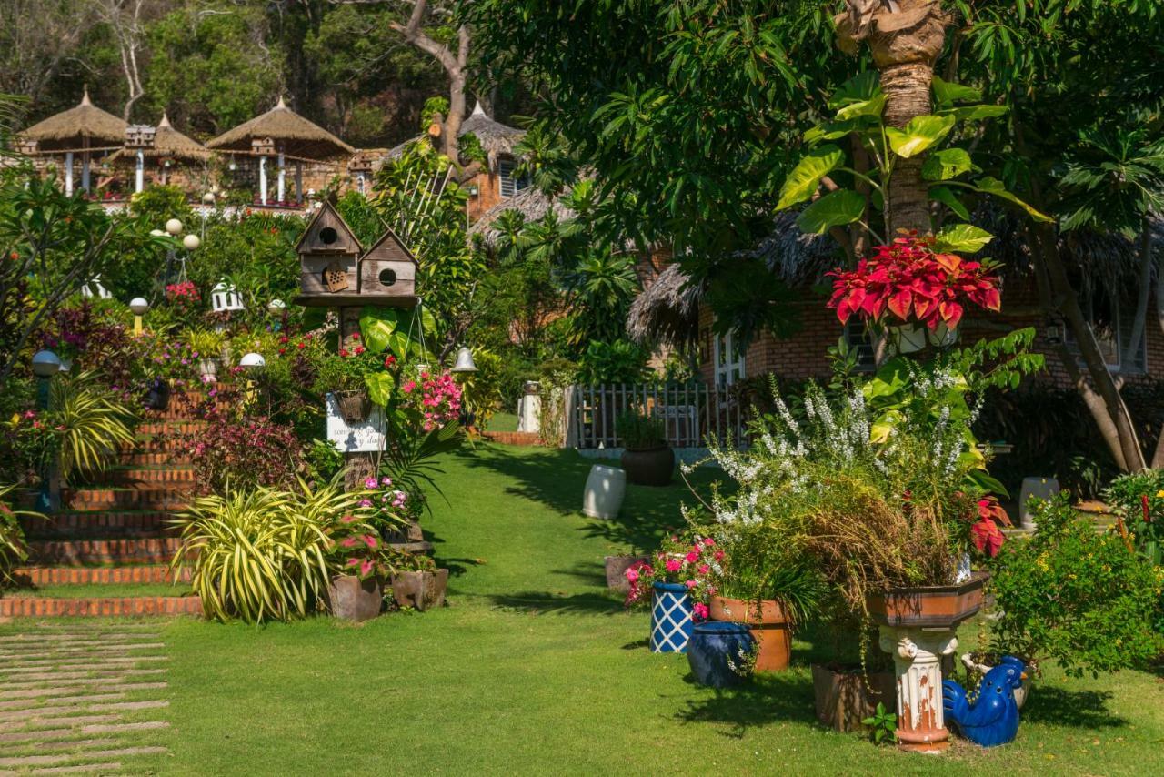 Отель Veranda Beach Place Фантхьет Экстерьер фото