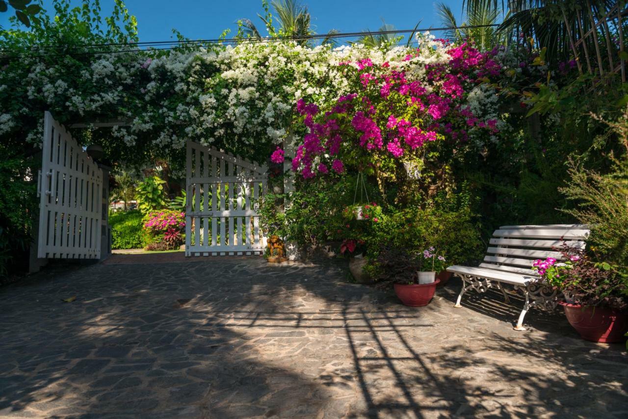 Отель Veranda Beach Place Фантхьет Экстерьер фото